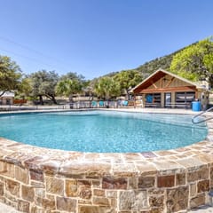 Oasis Lodge 3