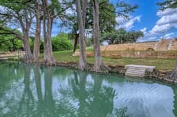 Live Oak Cottage in Concan