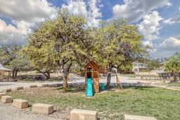 Bent River Cabin #4 @ Frio River Escape