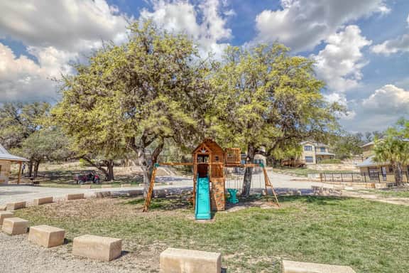 Bent River Cabin #4 @ Frio River Escape