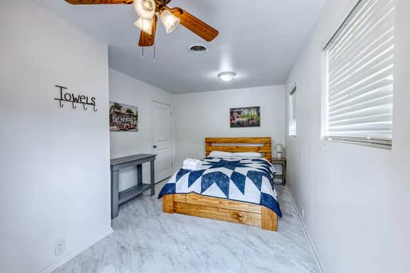 Bent River Cabin #1 @ Frio River Escape